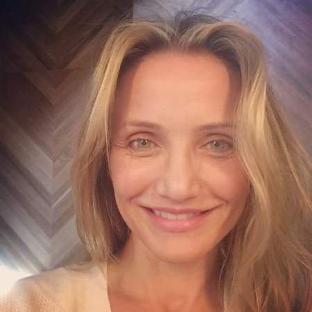 Chimene Diaz's twin sister Cameron Diaz is an American actress. 